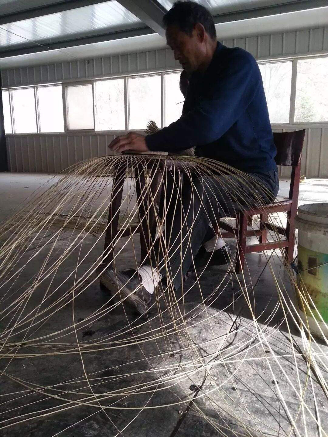 广告人干货库 年薪百万的总监不干,他从0开始做木工,拿到千万风投、十一座大奖!-广告人干货库