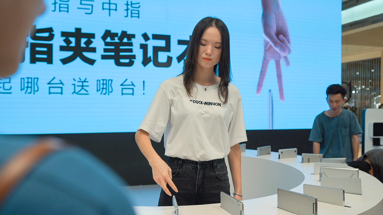 广告人干货库 “两指夹笔记本挑战”刷爆抖音,华为演绎事件营销新打法-广告人干货库