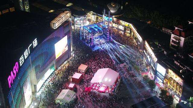 广告人干货库 广州百信广场「内容叠加」案例赏析-广告人干货库