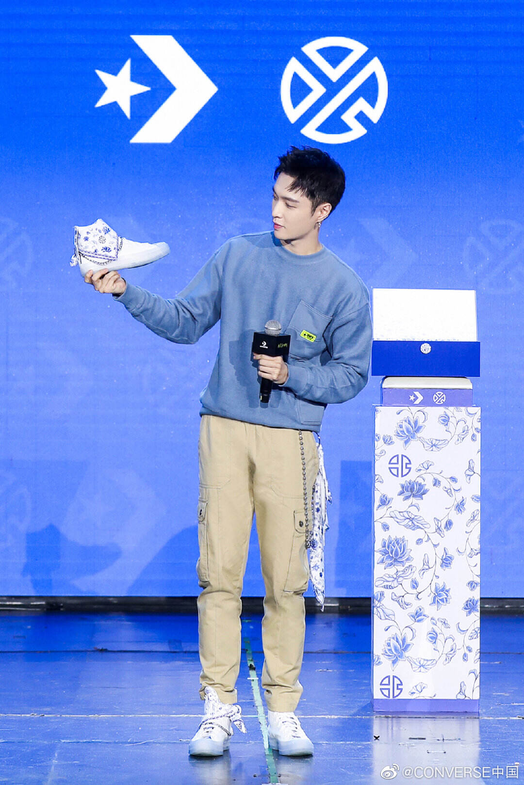 广告人干货库 【甲方乙方】钉钉双十一上演「菜场新说唱」;天猫国际为顶流古人拍 Vlog-广告人干货库