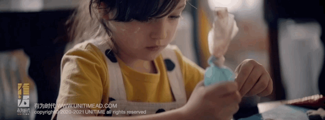 广告人干货库 海信海外母亲节TVC:出门打怪兽,回家找妈妈-广告人干货库