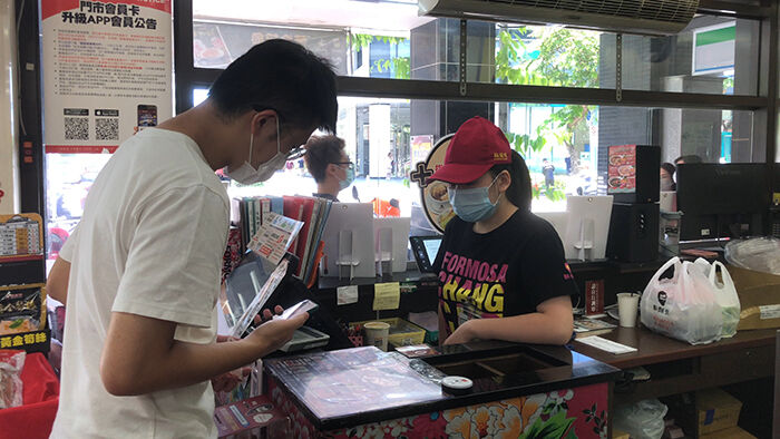 广告人干货库 德国百灵×卤肉饭品牌胡须张:60年的胡子,等你来刮-广告人干货库
