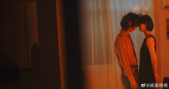 杨英格为阿玛尼创作氛围短片。-广告人干货库