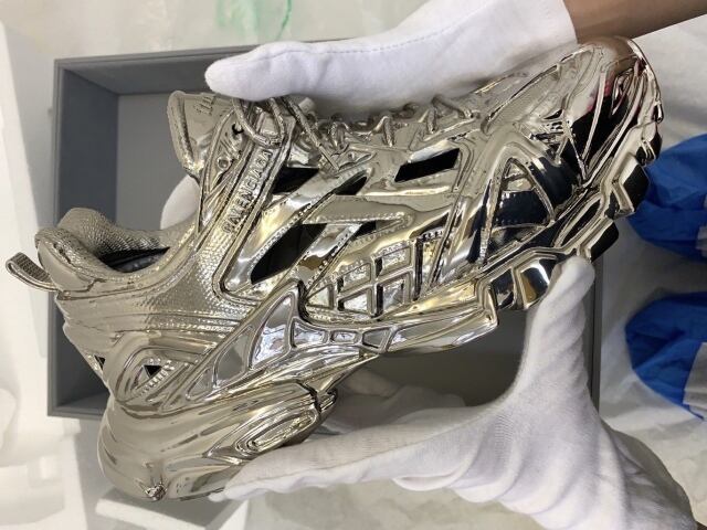 Balenciaga 全新 Objects 系列打造限量之作。-广告人干货库