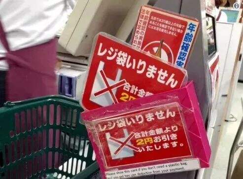 广告人干货库 日本罗森在塑料袋上印小说,这创意给满分!-广告人干货库