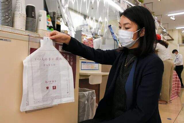 日本罗森在塑料袋上印小说，这创意给满分！-广告人干货库