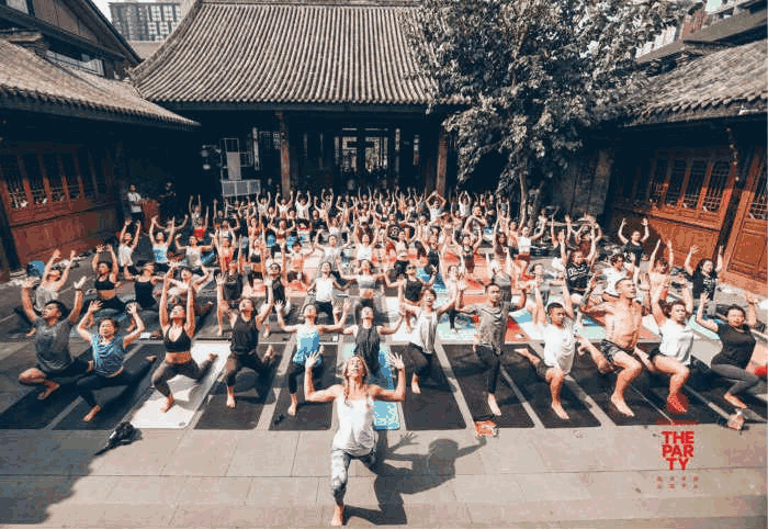 广告人干货库 1条瑜伽裤卖1000块 | lululemon不花钱做广告的 7 种办法-广告人干货库