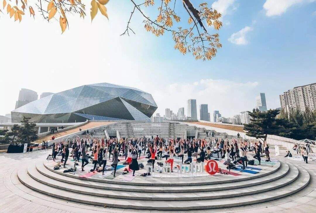 广告人干货库 1条瑜伽裤卖1000块 | lululemon不花钱做广告的 7 种办法-广告人干货库