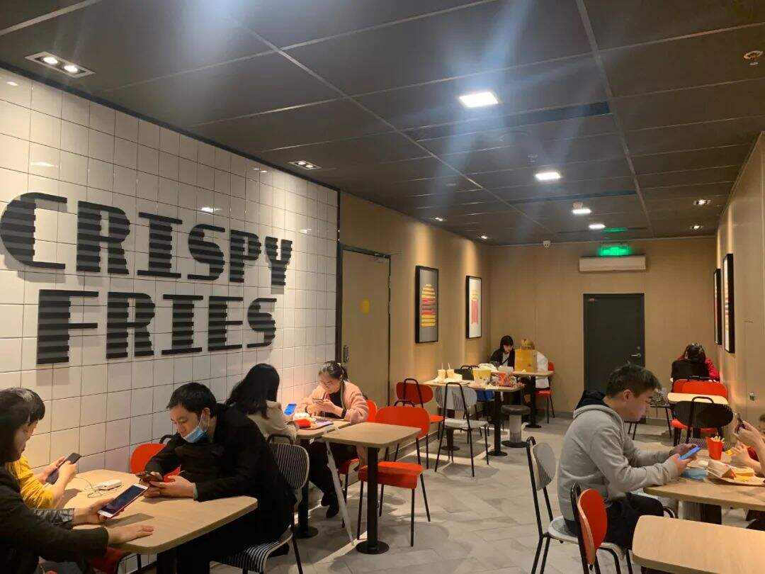 广告人干货库 麦当劳成为过夜族天堂背后,泄露了哪些购物机理学?-广告人干货库
