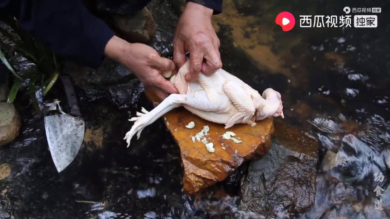 广告人干货库 继李子柒后,阿木爷爷外网走红,被称为“中国最牛设计师”-广告人干货库