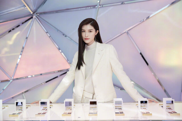 TOM FORD 联合天猫 Club 带你进入雪境暖阳之旅。-广告人干货库