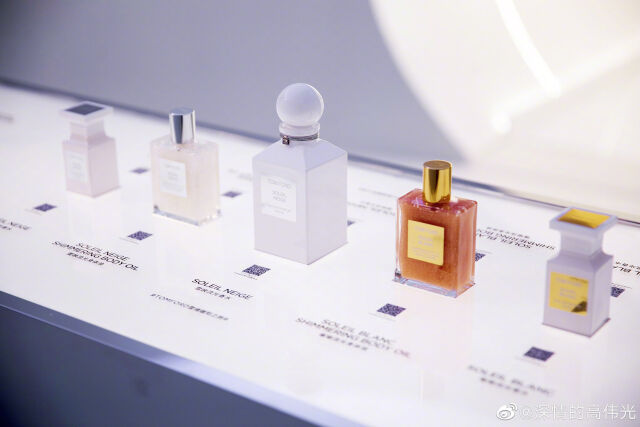 TOM FORD 联合天猫 Club 带你进入雪境暖阳之旅。-广告人干货库