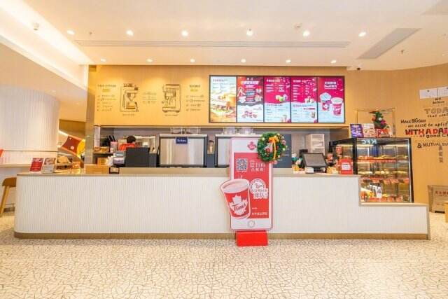 蜻蜓FMxTims咖啡打造「音浪主题咖啡店」。-广告人干货库
