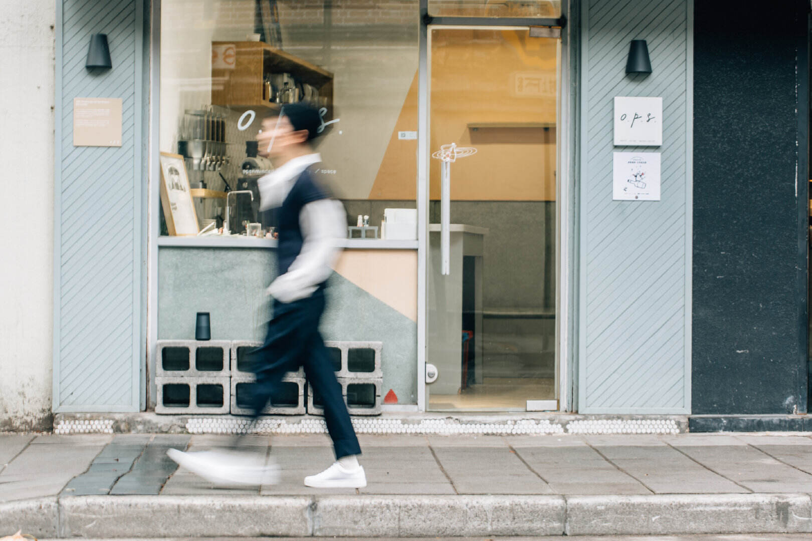 COS 在上海咖啡店开启发现之旅-广告人干货库
