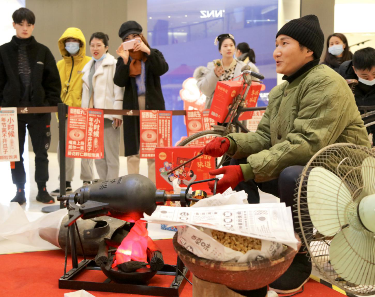 百草味重现 80 年代小镇街头的「年味」-广告人干货库