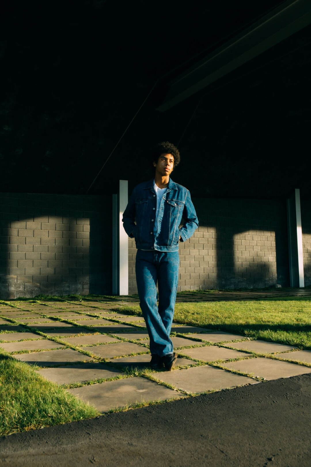 Levis × BAPE 祝你左右逢「猿」-广告人干货库
