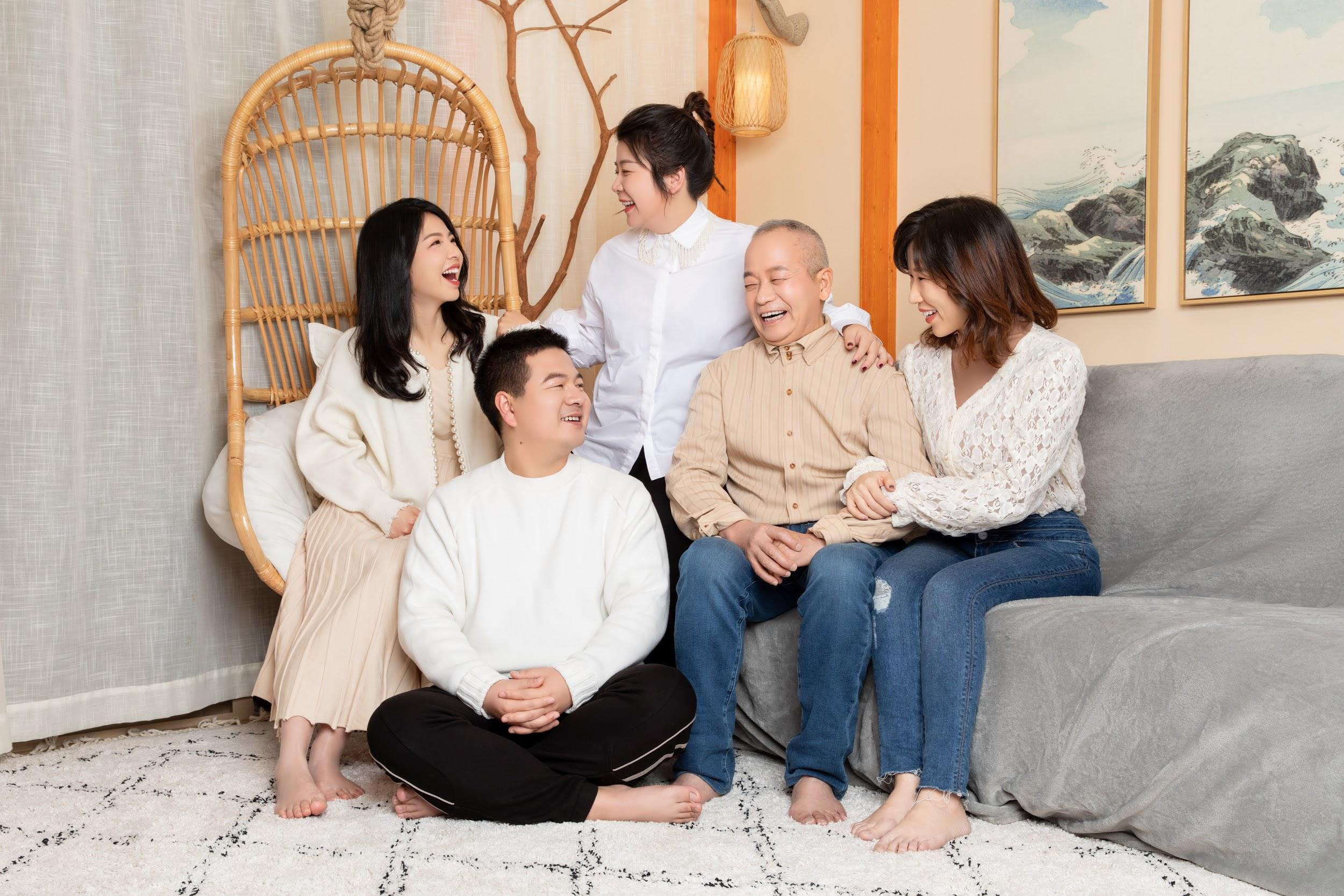 爱彼迎邀你拍一张特别的全家福-广告人干货库