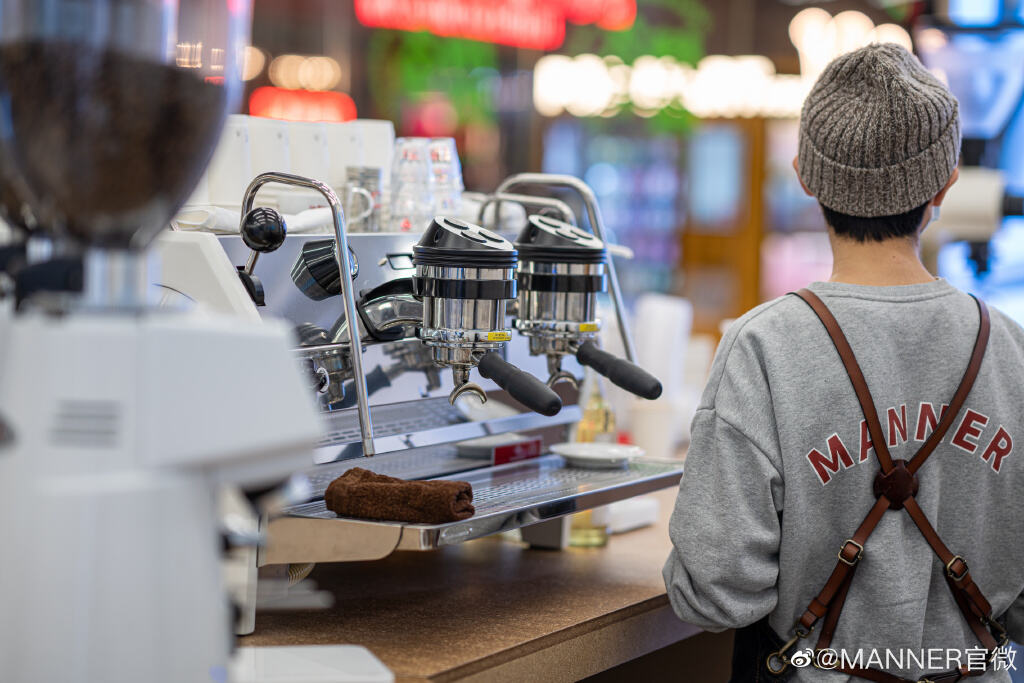 广告人干货库 MANNER 用回收咖啡渣开了一家店-广告人干货库