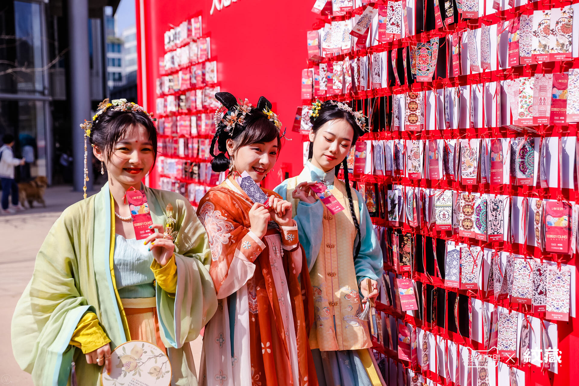 天猫新文创用「有纹化的伞」为你撑好运-广告人干货库