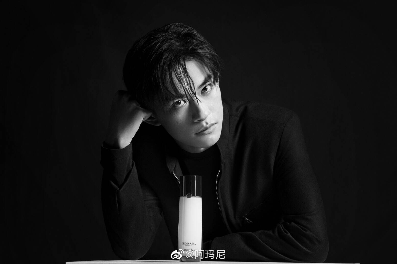 易烊千玺成为阿玛尼全球彩妆及护肤代言人-广告人干货库