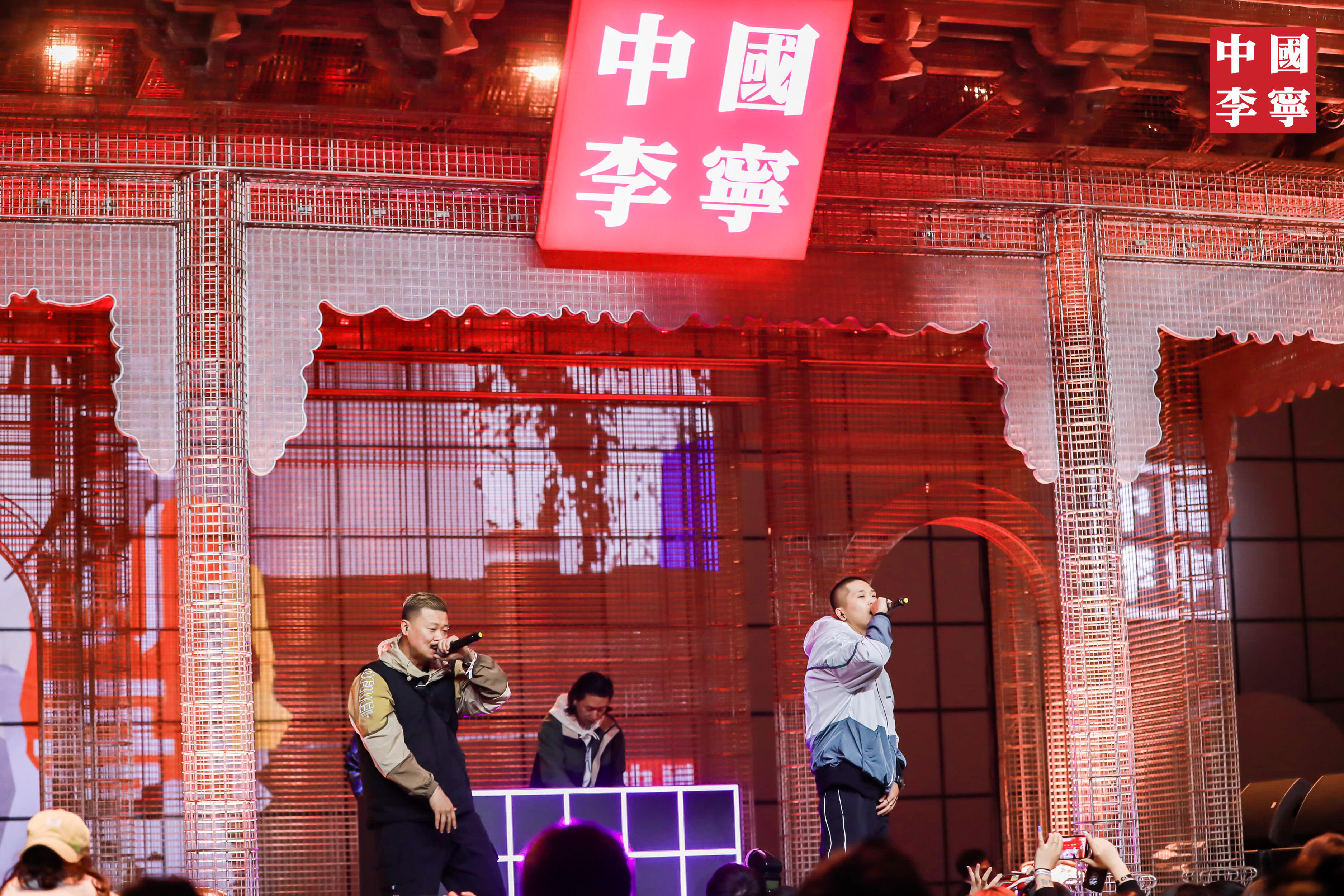 李宁把大秀开在河南郑州的戏剧幻城里-广告人干货库