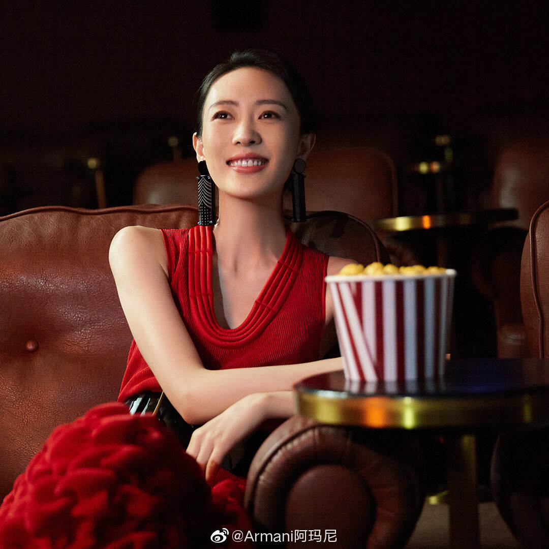 阿玛尼与 13 位女性诠释「她」力量-广告人干货库