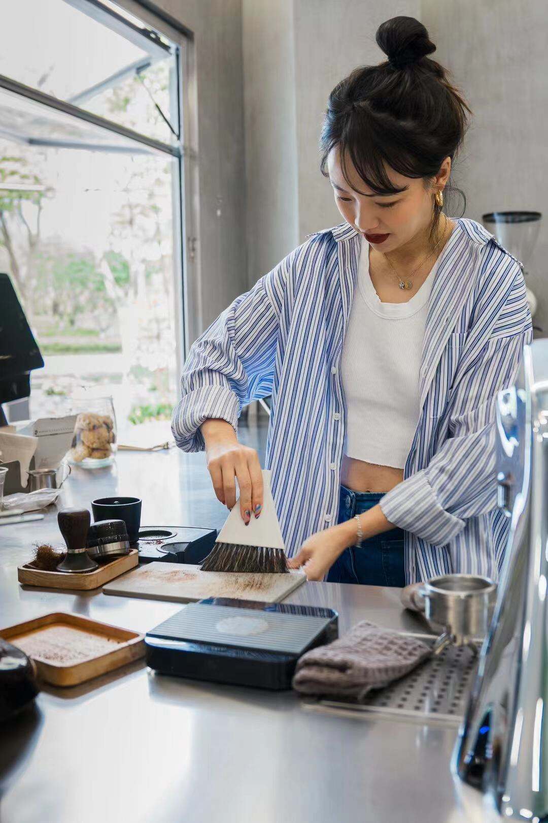 DOE 招募「一日咖啡店长」-广告人干货库