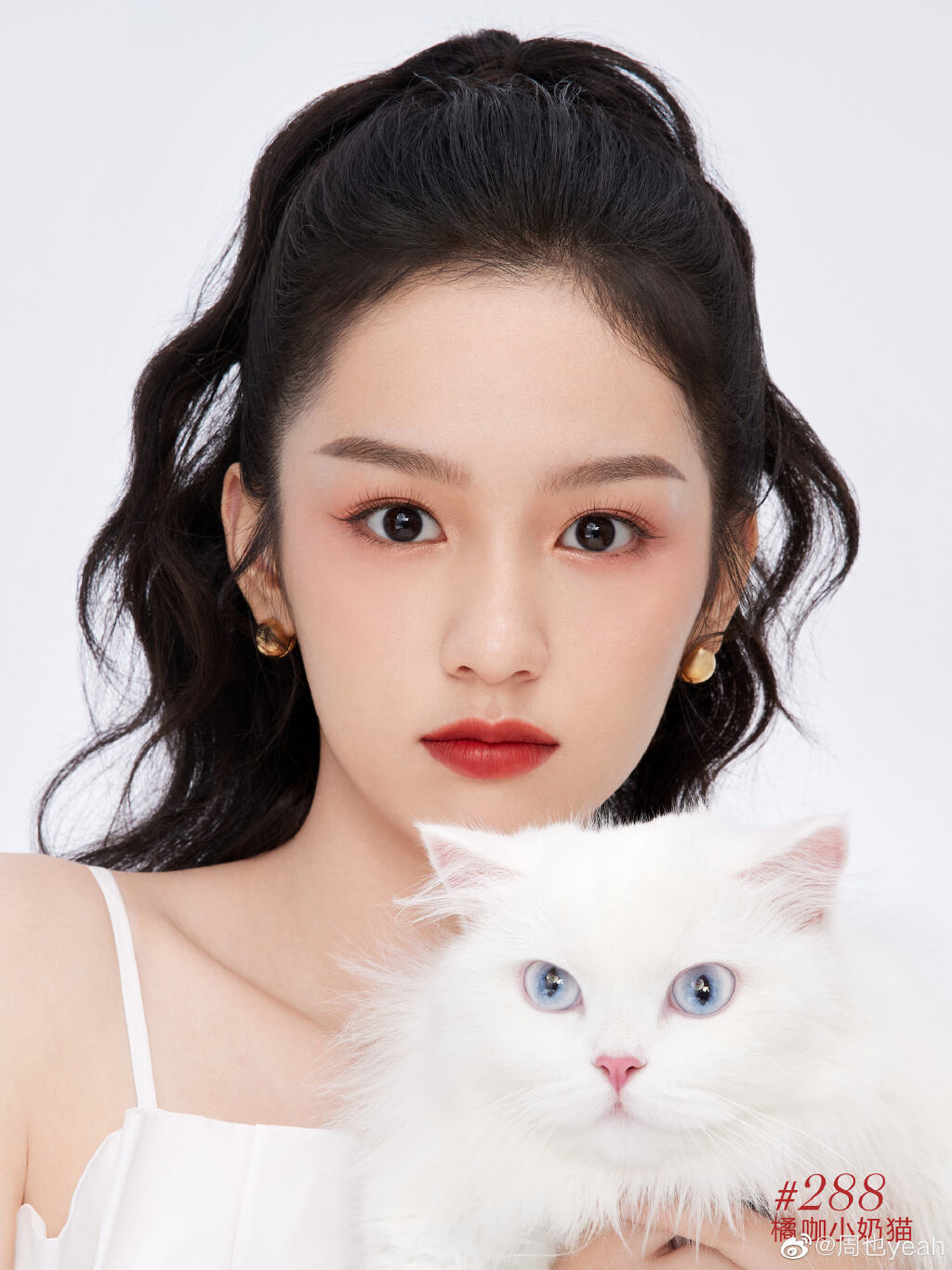 兰蔻 288 唇釉邀你和周也一起变身小奶猫-广告人干货库