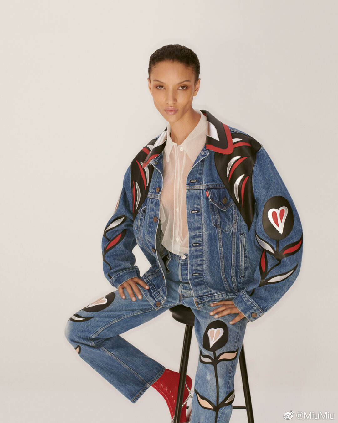 MiuMiu × Levis 打造绝无仅有的牛仔单品-广告人干货库