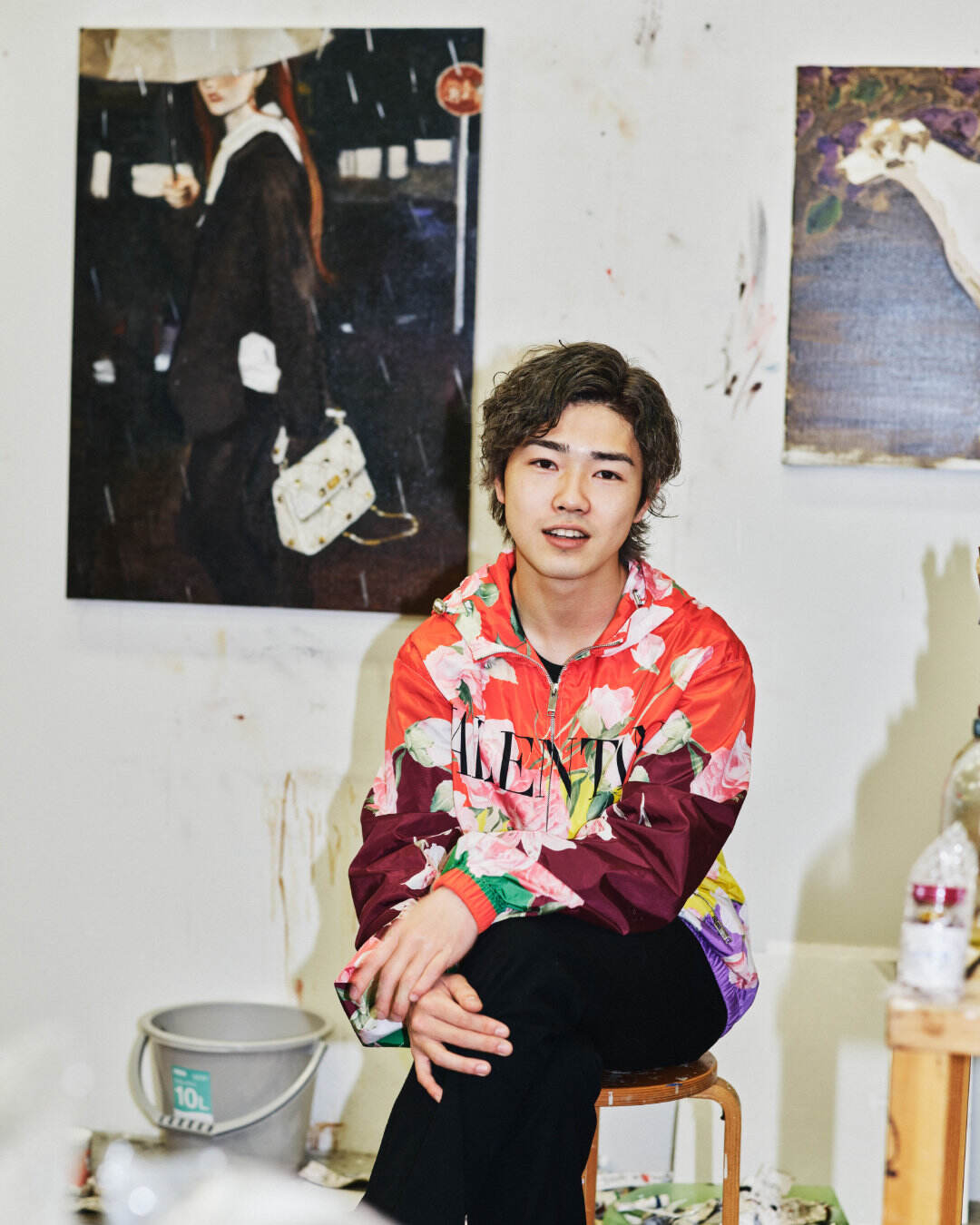 Valentino 邀新生代艺术家为奢侈品作画-广告人干货库