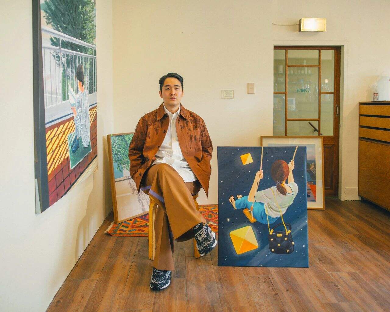 广告人干货库 Valentino 邀新生代艺术家为奢侈品作画-广告人干货库