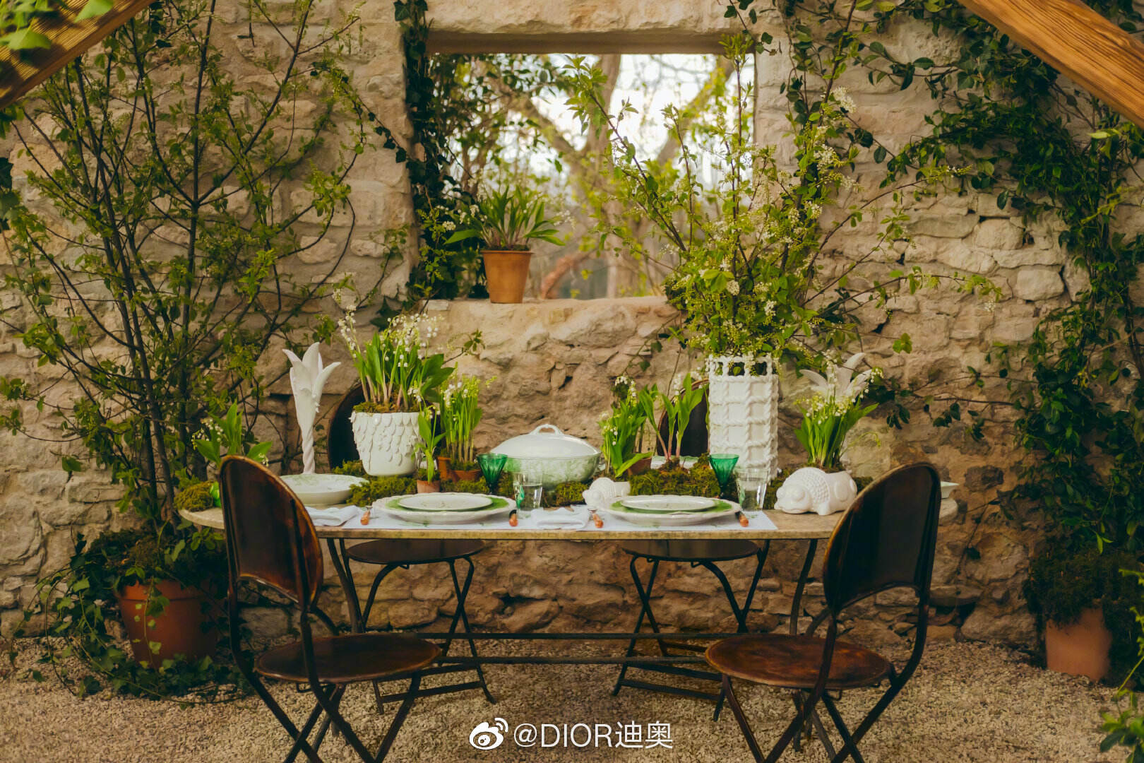 DIOR 铃兰系列餐具营造浪漫氛围-广告人干货库