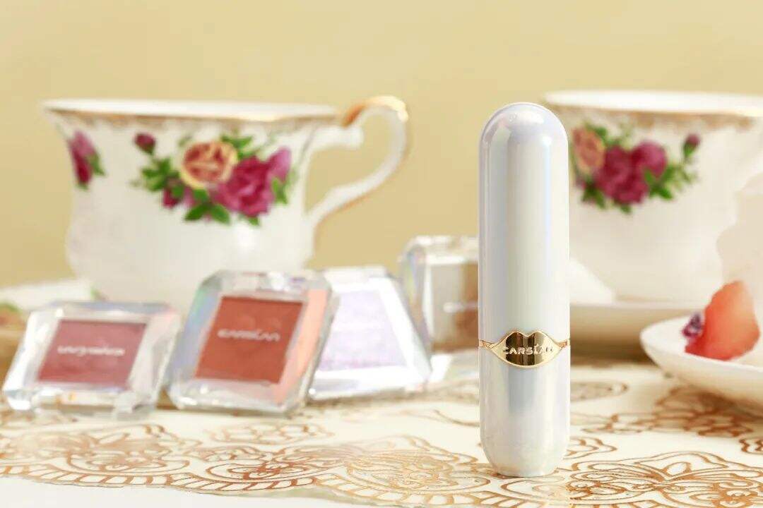卡姿兰x必胜客的“下午茶”主题彩妆包装，梦回爱丽丝！-广告人干货库