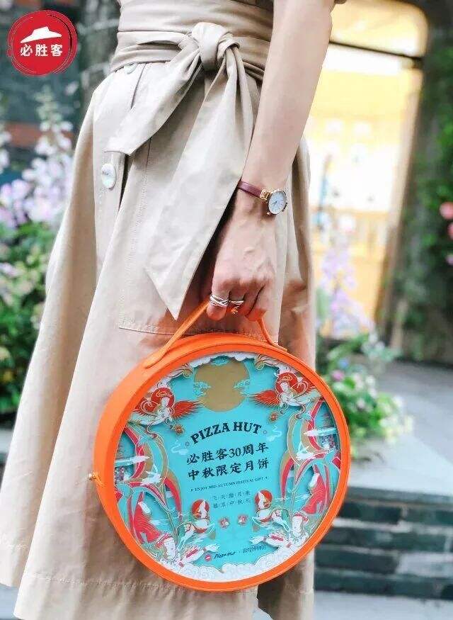 卡姿兰x必胜客的“下午茶”主题彩妆包装，梦回爱丽丝！-广告人干货库