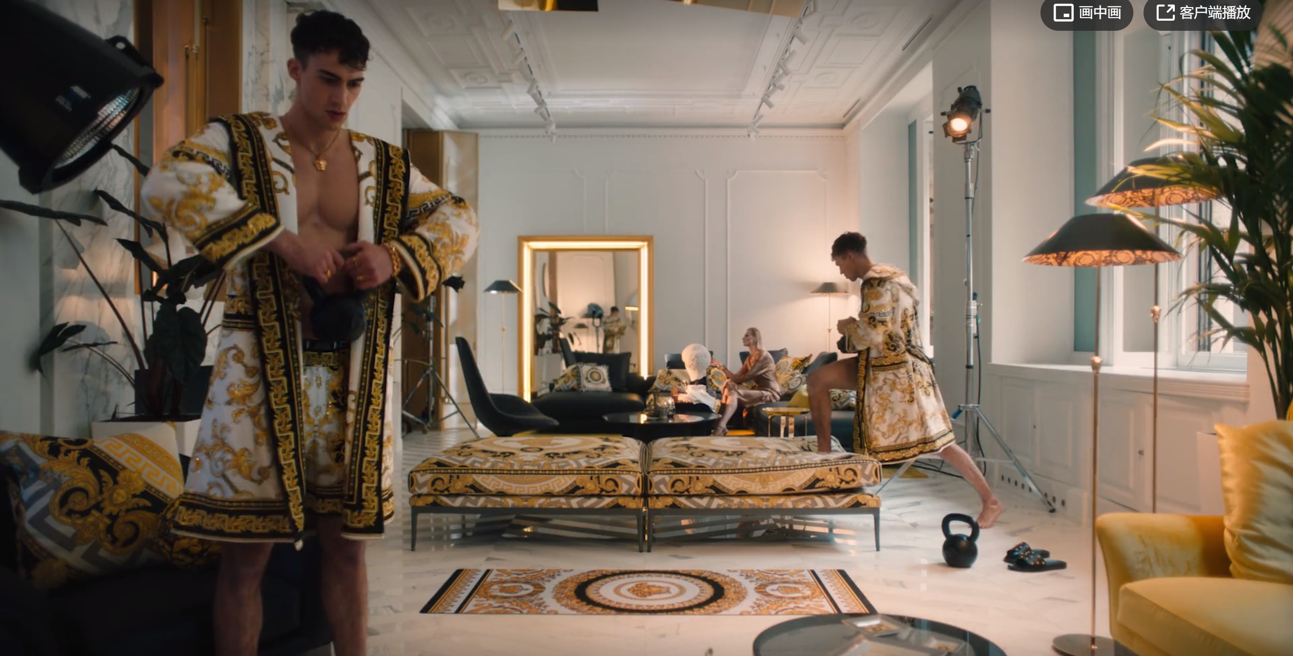 Versace 家居解锁宅家的正确打开方式-广告人干货库