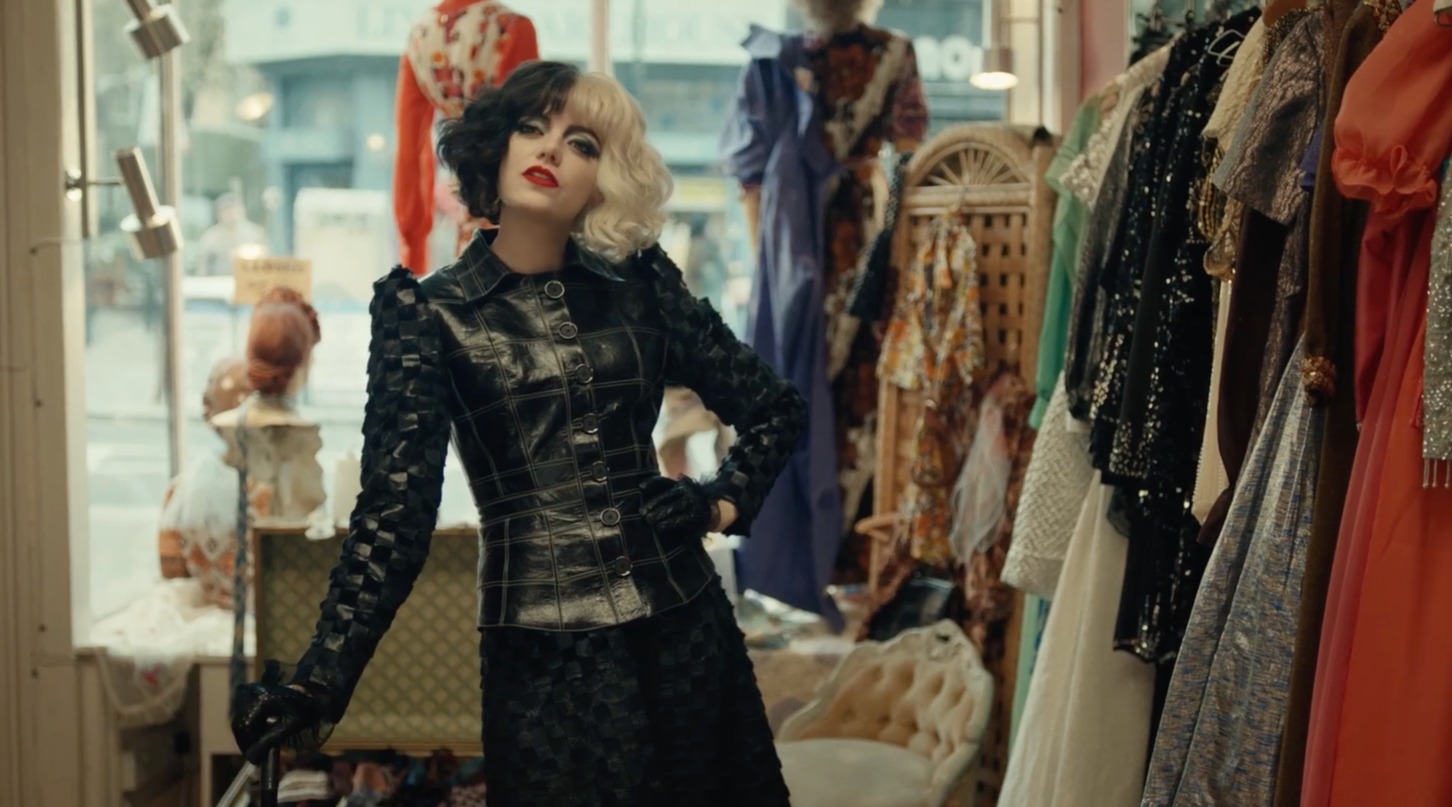 LV 手袋摩登出演电影《Cruella》-广告人干货库
