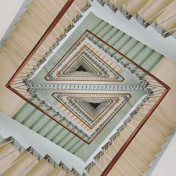 广告人干货库 54张全球最美楼梯照,从旋转楼梯里感受建筑美学-广告人干货库