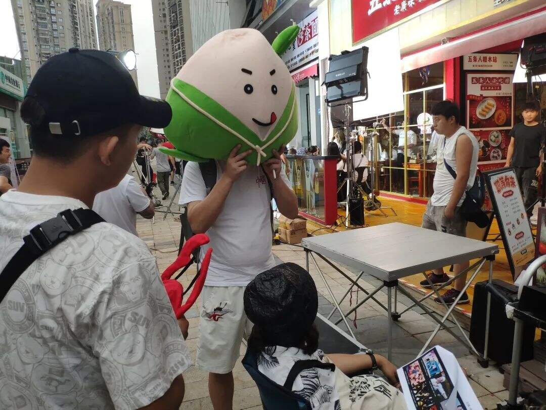 广告人干货库 小鹏汽车《吃货广播体操》:饭后来一遍,健康常相见!-广告人干货库