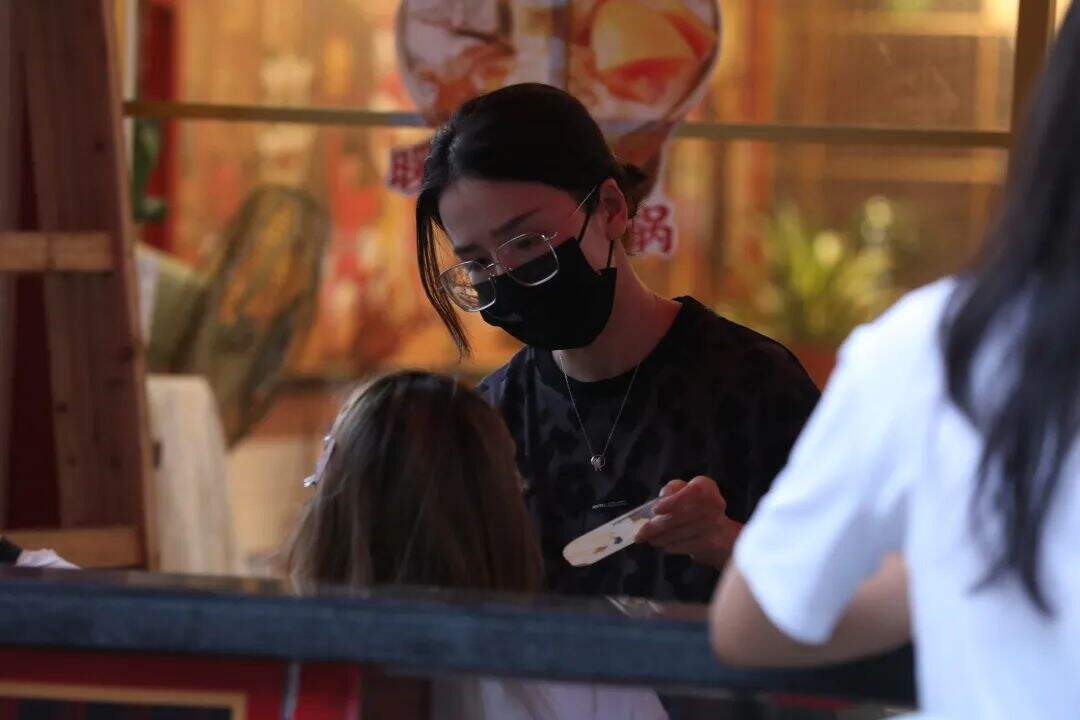 广告人干货库 小鹏汽车《吃货广播体操》:饭后来一遍,健康常相见!-广告人干货库
