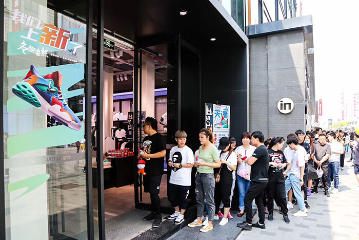 广告人干货库 安踏:跨界可口可乐与故宫,霸汽巡潮,不止霸道!-广告人干货库