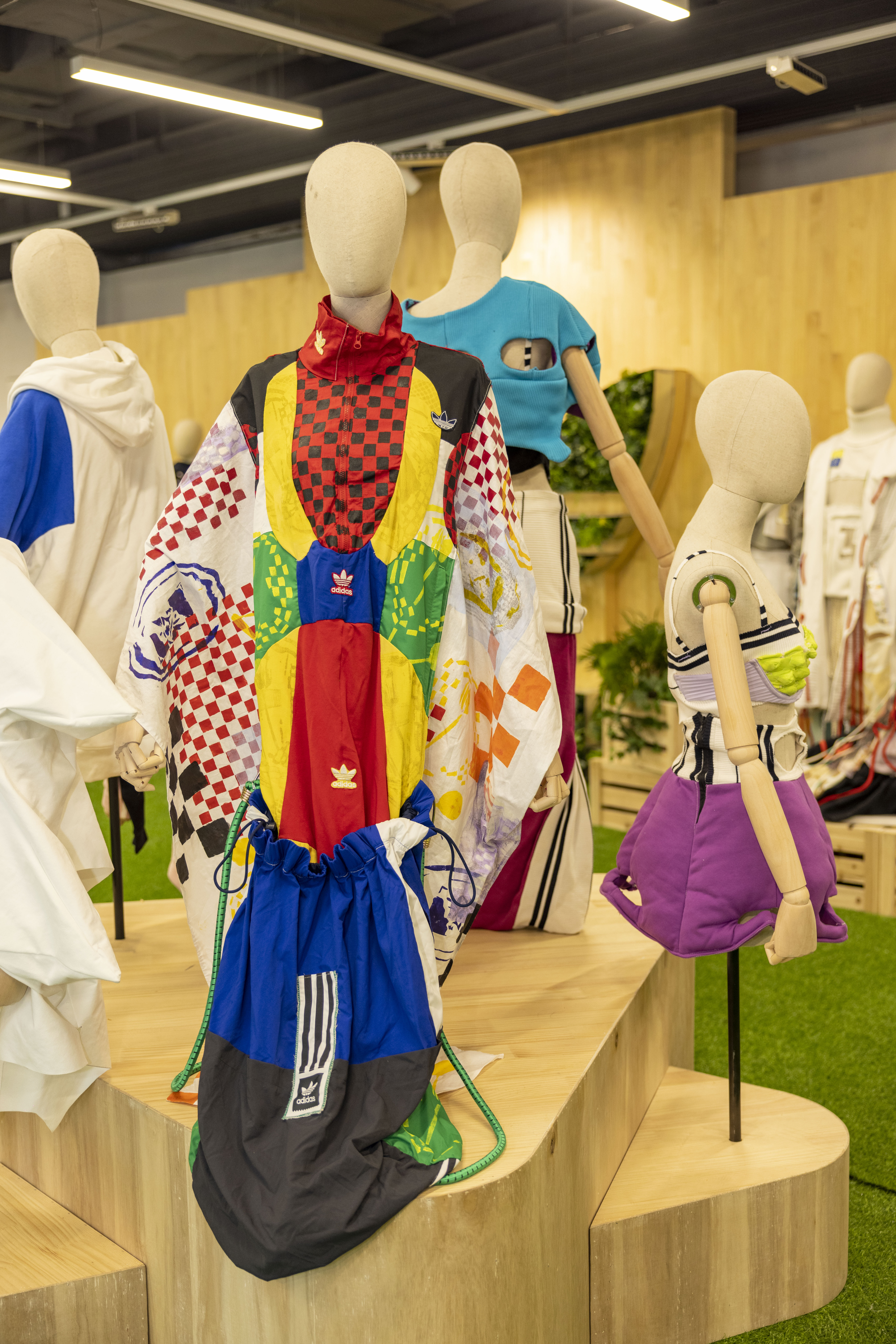 广告人干货库 adidas 开启 SUSTAN 市集将绿色进行到底-广告人干货库