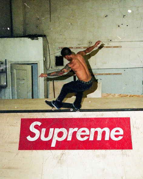 广告人干货库 Supreme 如何成为年轻人的“欲望制造机” ?-广告人干货库
