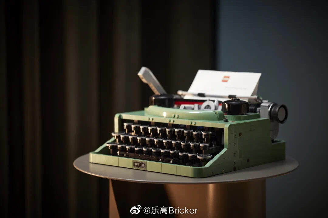 乐高打字机真的敲复古-广告人干货库