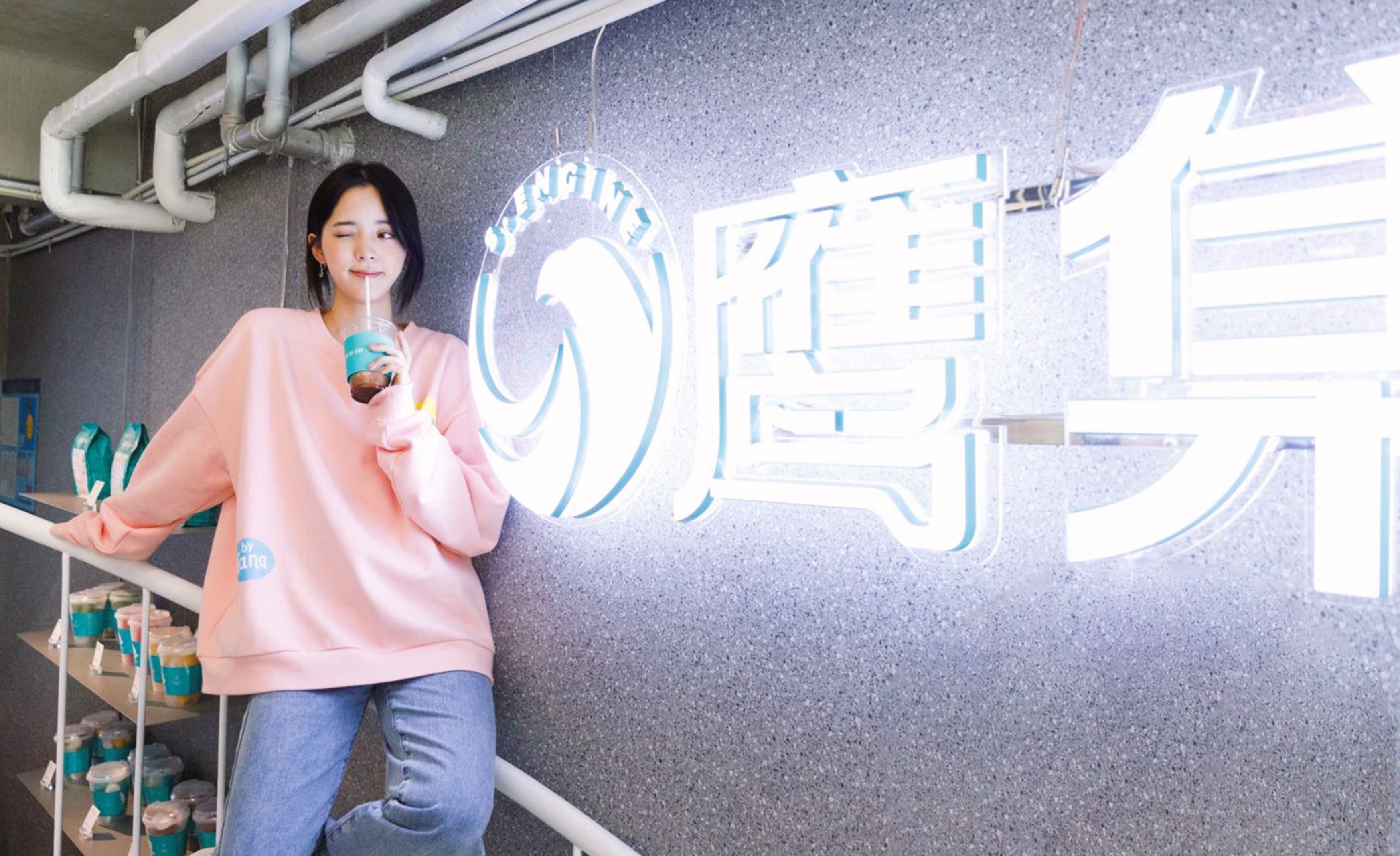 欧阳娜娜在鹰集门店绘制个人画展的第一封邀请函-广告人干货库