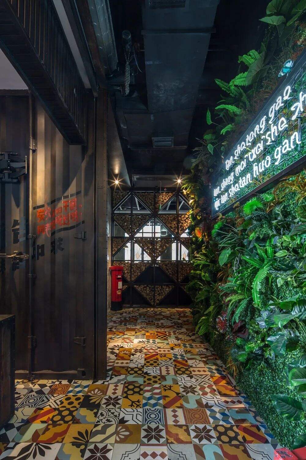 广告人干货库 这家干锅品牌升级,从复古风情到现代融合的演变过程实录!-广告人干货库