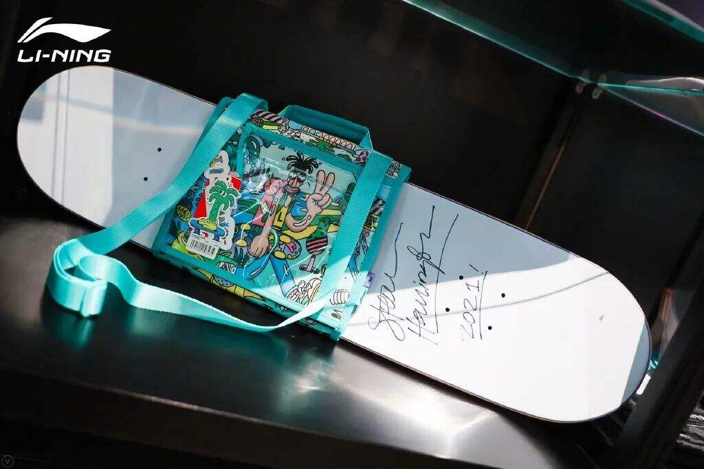 广告人干货库 被李宁快闪店的“阴间”沙发设计,吓到了!-广告人干货库
