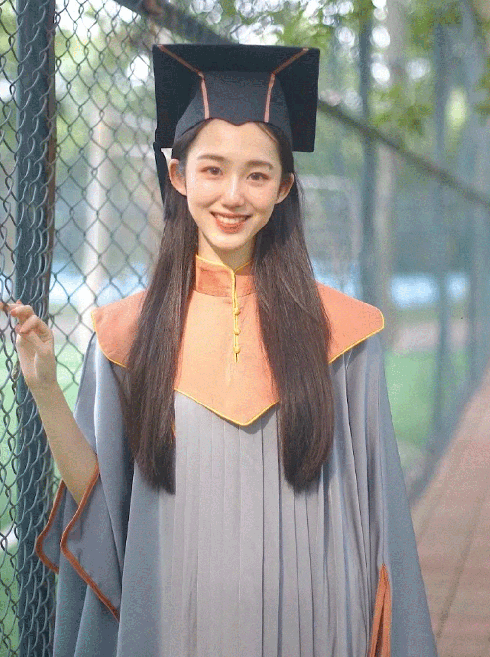 广告人干货库 九大美院“学士服”美上热搜!设计也太绝了,网友:羡慕哭了-广告人干货库