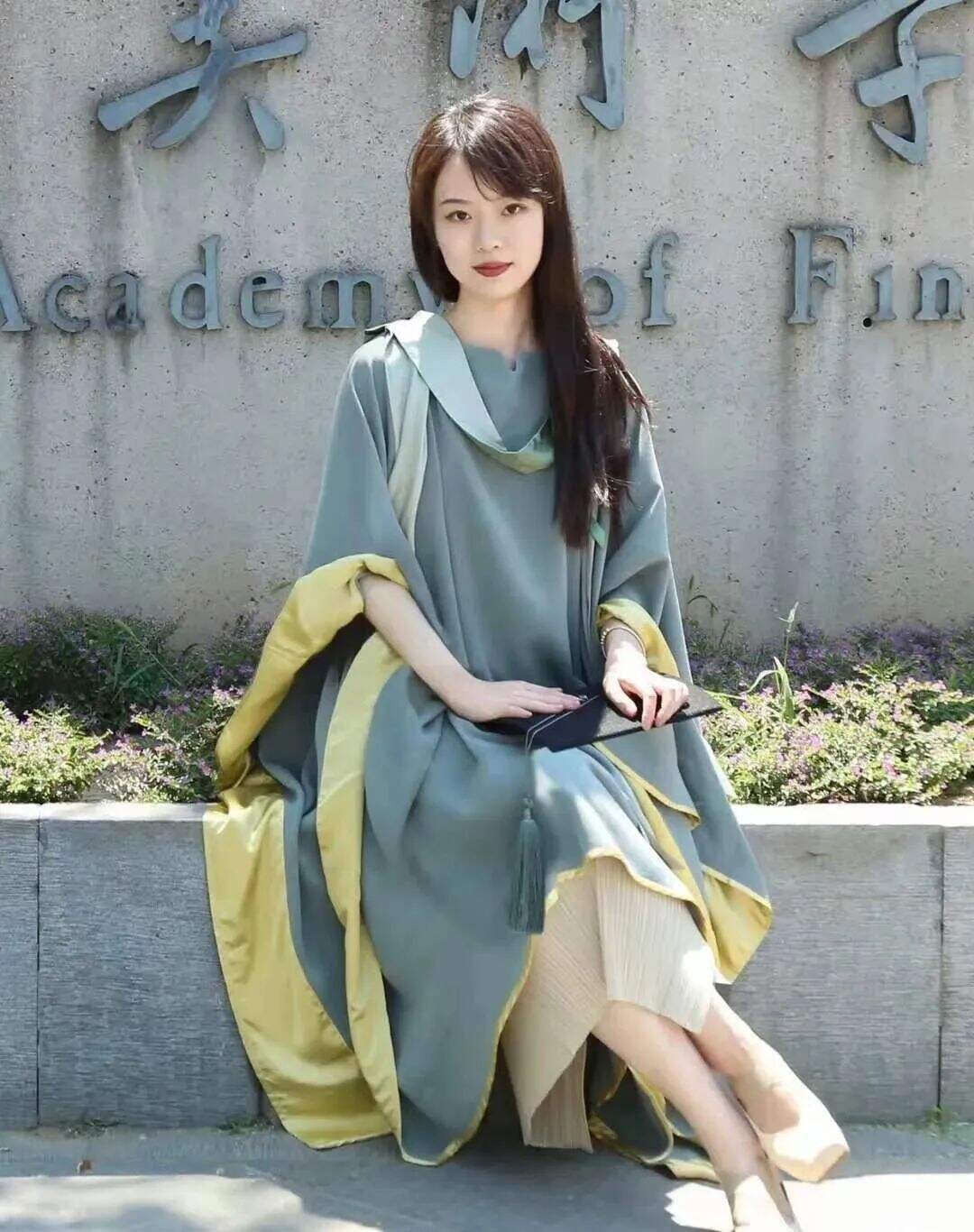 广告人干货库 九大美院“学士服”美上热搜!设计也太绝了,网友:羡慕哭了-广告人干货库
