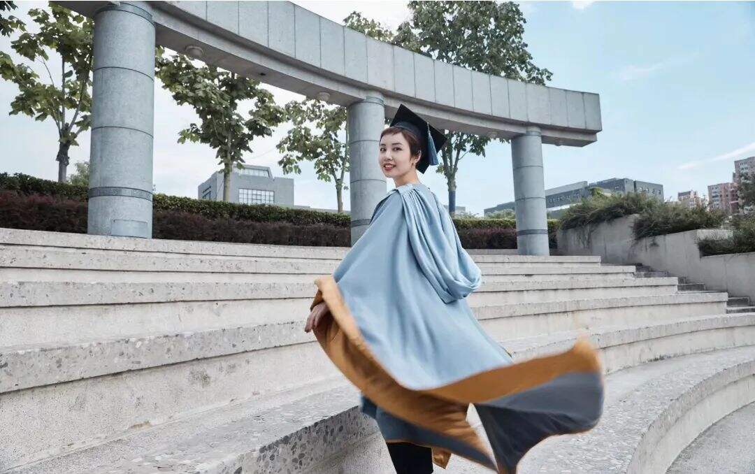 广告人干货库 九大美院“学士服”美上热搜!设计也太绝了,网友:羡慕哭了-广告人干货库