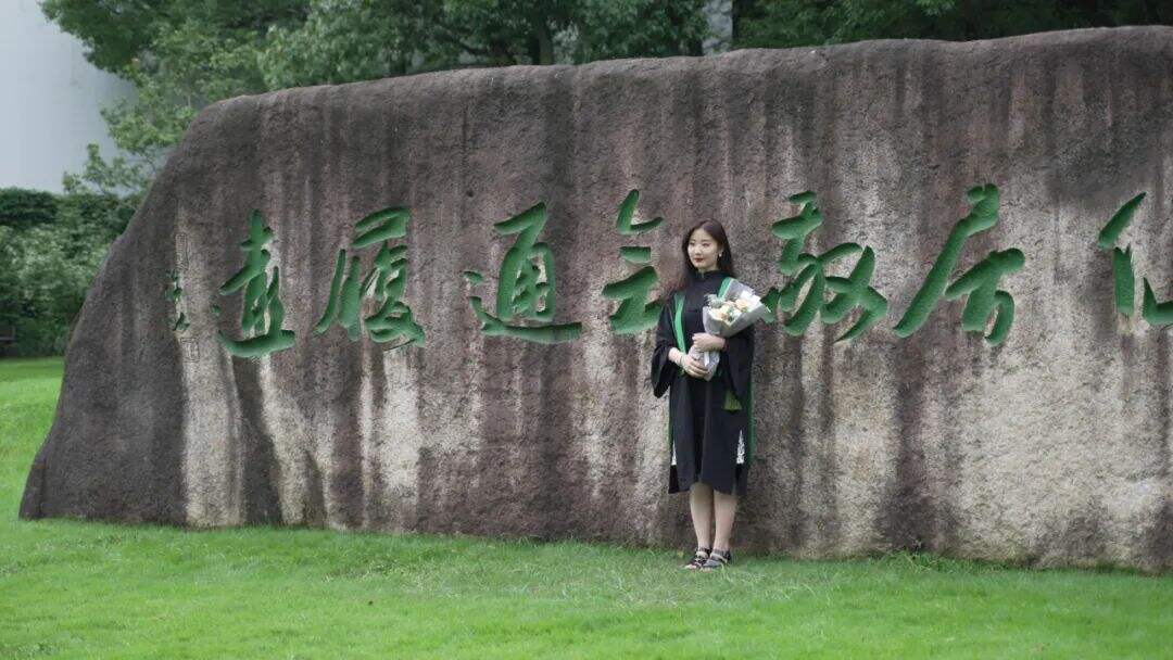 广告人干货库 九大美院“学士服”美上热搜!设计也太绝了,网友:羡慕哭了-广告人干货库
